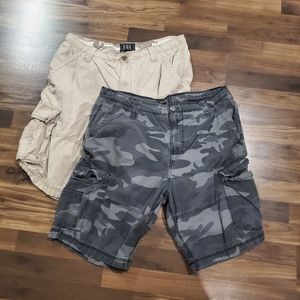 2 pairs of cargo shorts Men's camo and khaki